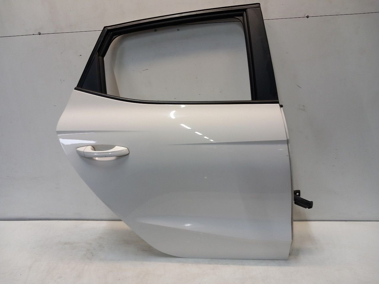 Portier rechts achter Seat Ibiza, Auto-onderdelen, Onderdelen@venauto.nl, Van der Ven Autorecycling B.V., Gebruikt, Ettenseweg 76, 4706 PB Roosendaal, The Netherlands