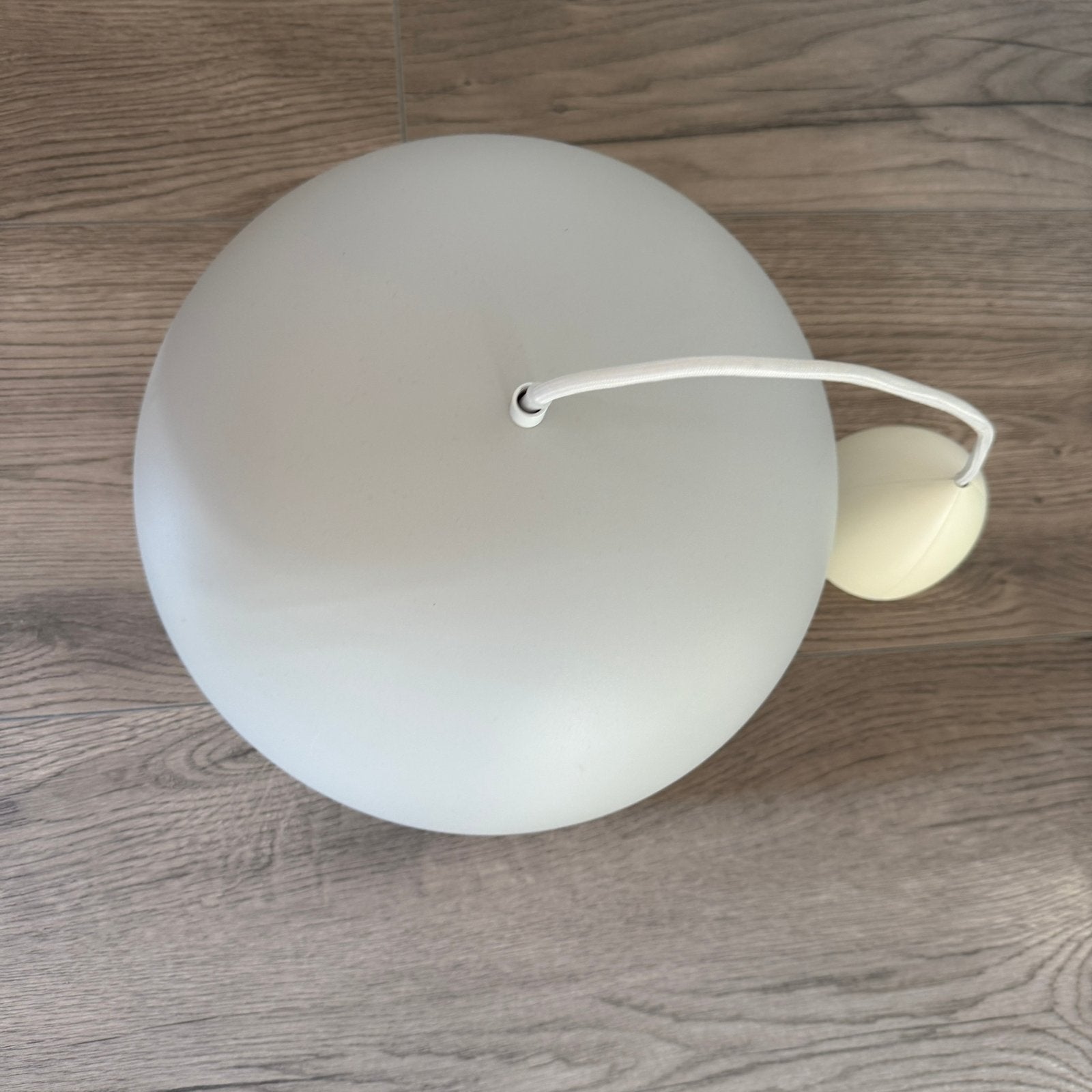 Audo Copenhagen lichtgrijze designlamp - Als nieuw, Ophalen of Verzenden, Zo goed als nieuw, Metaal, E27 (groot)