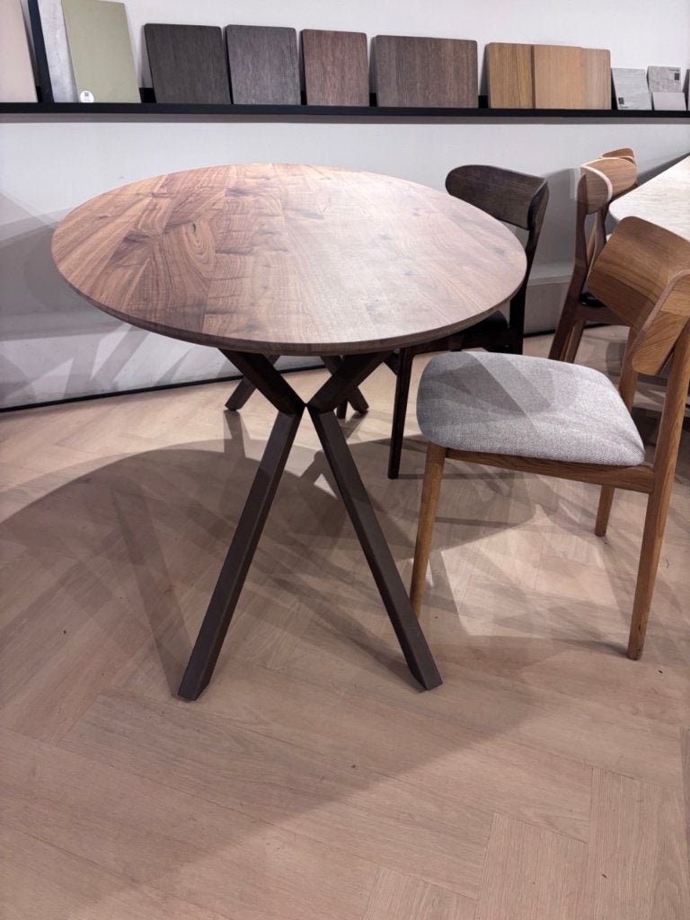 Noten massief eettafel | Kas20 Outlet Amsterdam, Huis en Inrichting, 50 tot 100 cm, Zo goed als nieuw, Modern, scandinavisch, 150 tot 200 cm