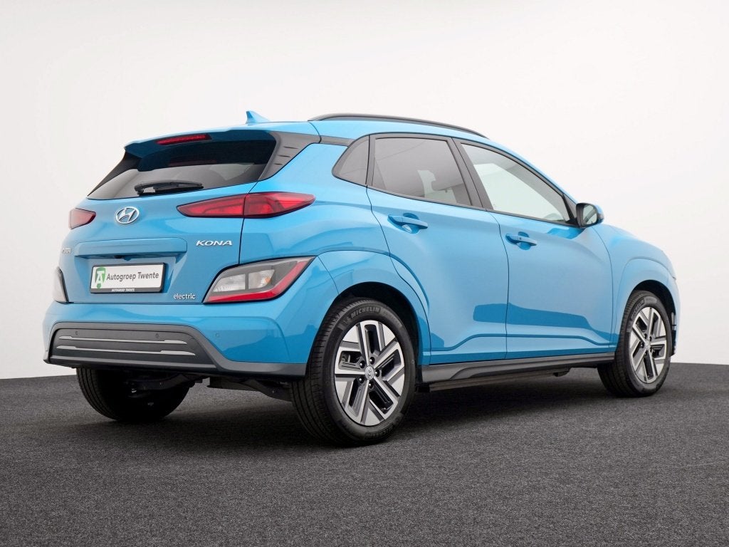 Hyundai KONA EV Comfort 39 kWh | Private lease 399 pm, Auto's, Hyundai, Automaat, Gebruikt, Zwart, Blauw