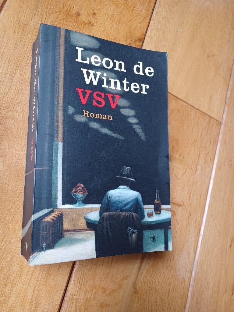 Léon de Winter - VSV (of daden van onbaatzuchtigheid), Boeken, Romans, Ophalen of Verzenden, Zo goed als nieuw, Leon de Winter