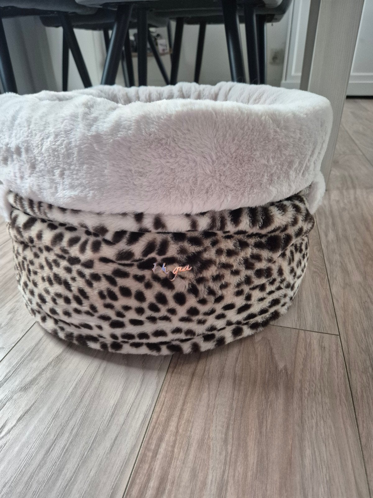 Mooie Eh Gia cuddle bed voor kleine honden., Dieren en Toebehoren, Honden-accessoires, Overige merken, Ophalen, Zo goed als nieuw