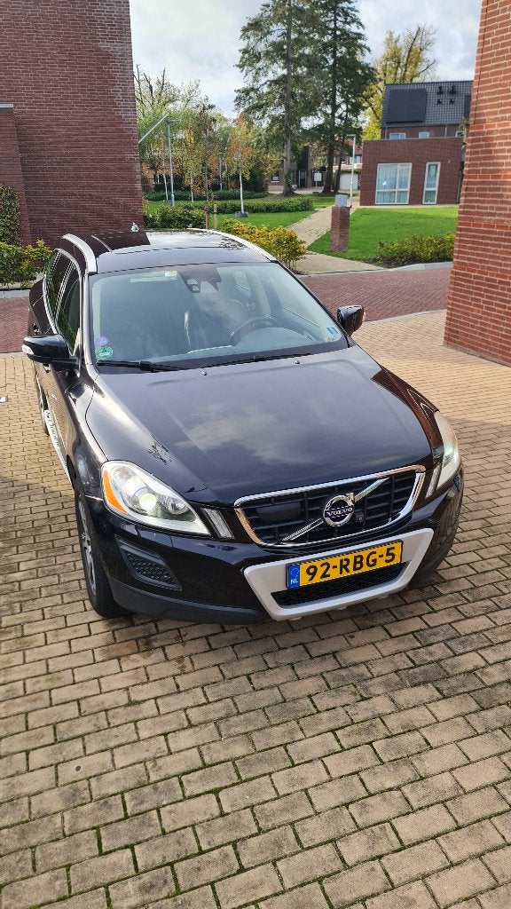 Volvo XC60 2.0 T Powershift 2011 Zwart, Dealer onderhouden, 1800 kg, Zwart, 4 cilinders