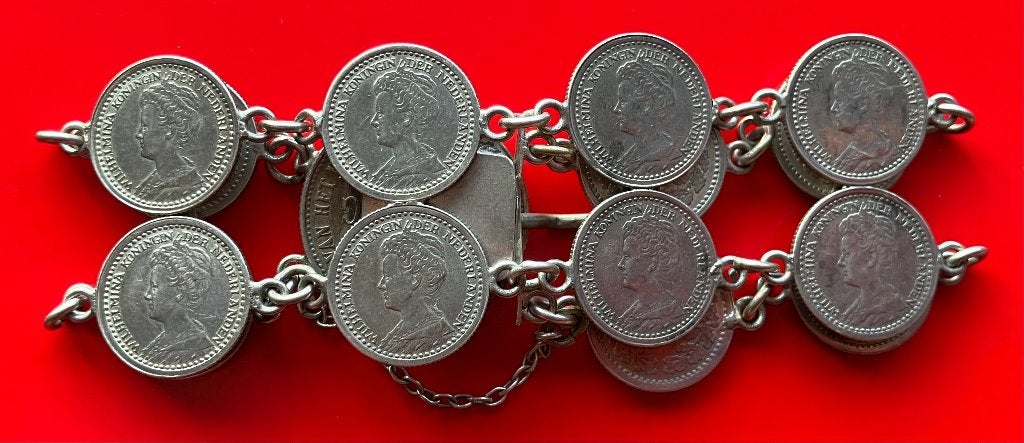 Zilveren armband met halve gulden en 14 dubbeltjes, Postzegels en Munten, Munten | Nederland, Ophalen, ½ gulden, Setje, Zilver