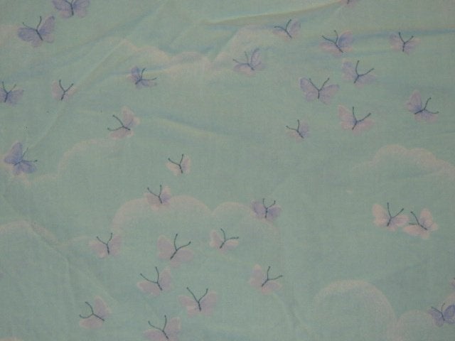 Vintage lap stof mintgroen met lila en witte vlindertjes, Gebruikt, Ophalen of Verzenden, 30 tot 120 cm, Katoen
