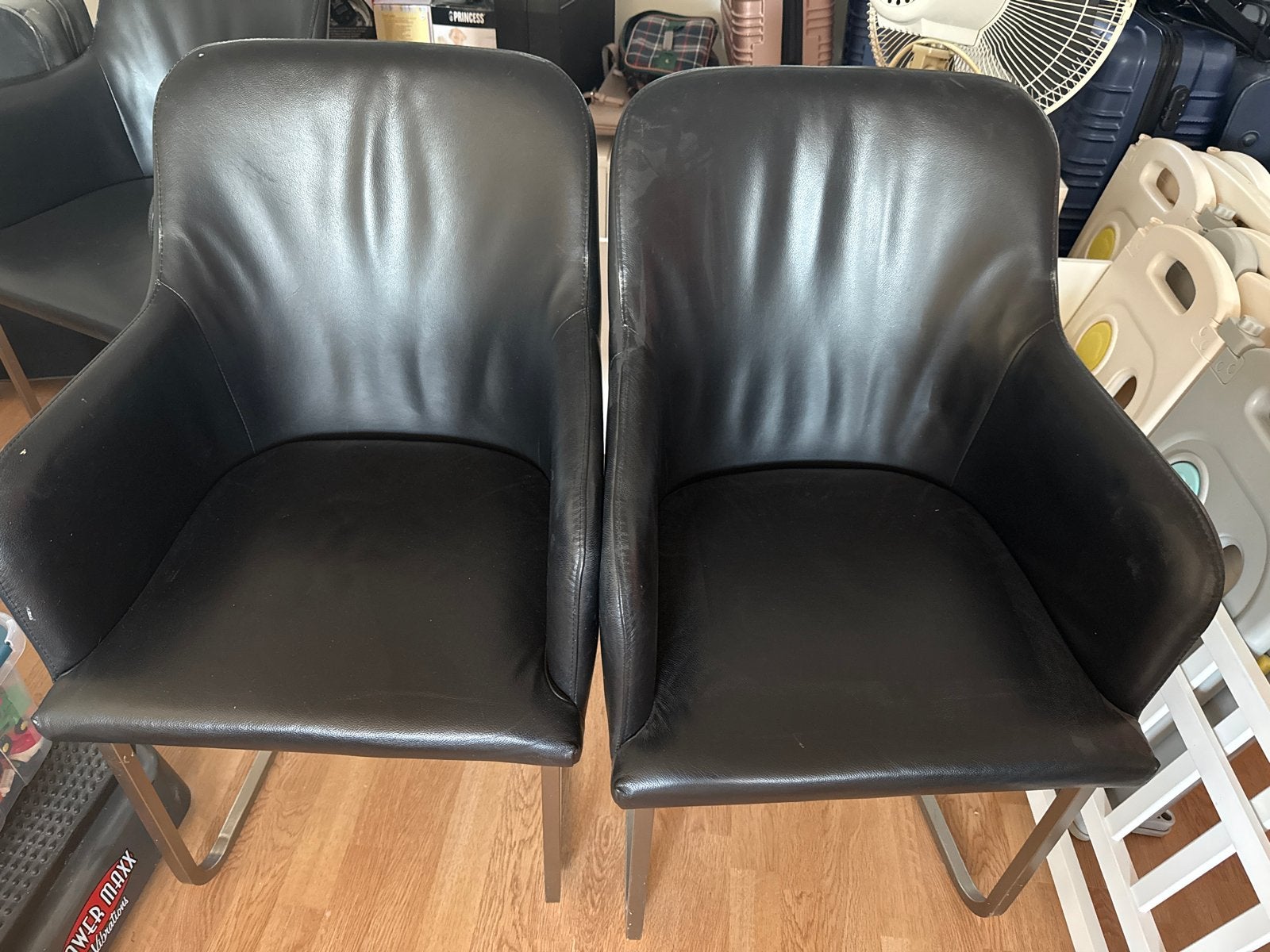 4 x Zwarte leren stoelen, Ophalen, Gebruikt, Twee, Zwart