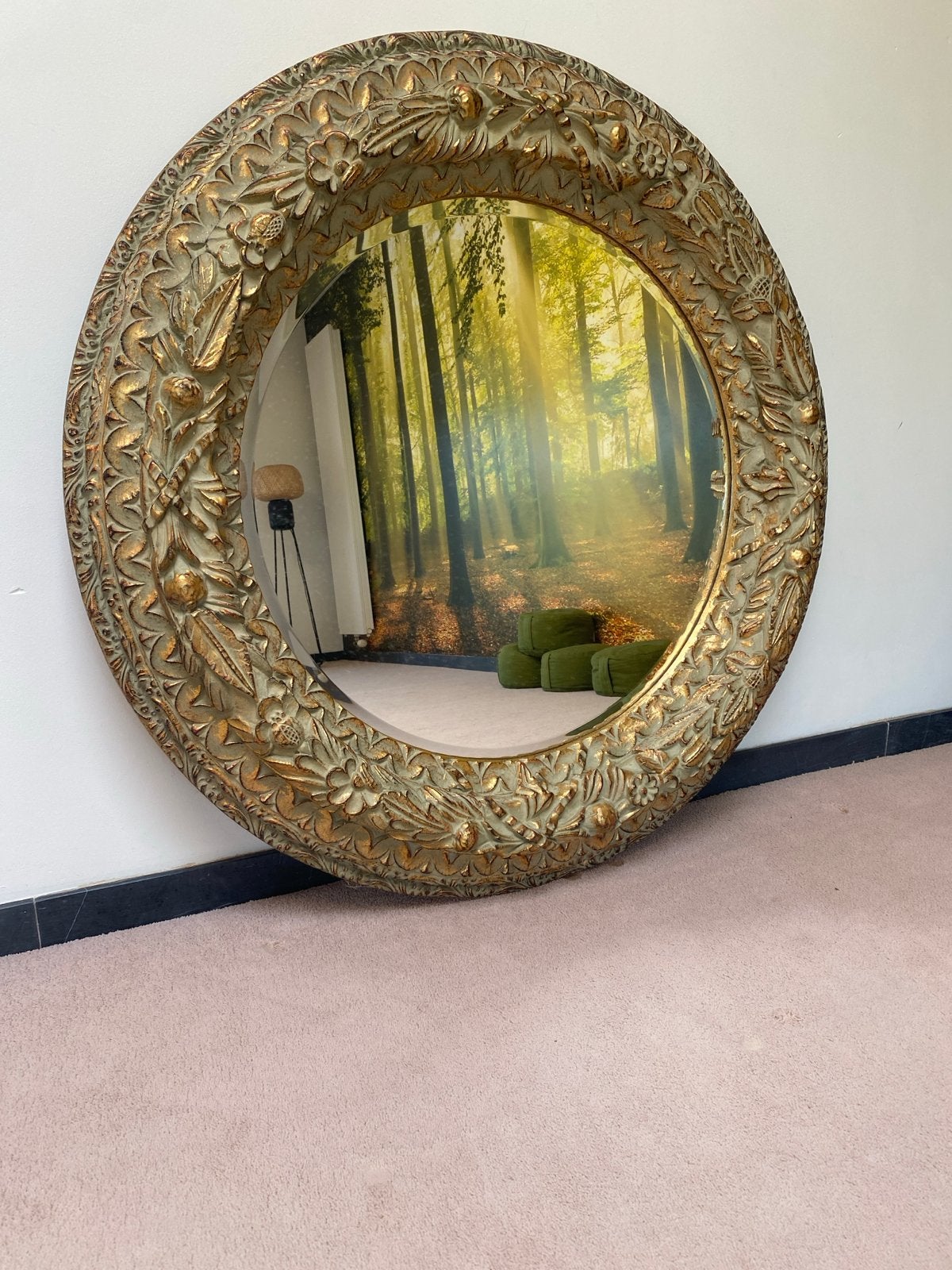 Grote ronde spiegel met sierlijke goudkleurige lijst, Ophalen, Gebruikt, Rond, 100 tot 150 cm