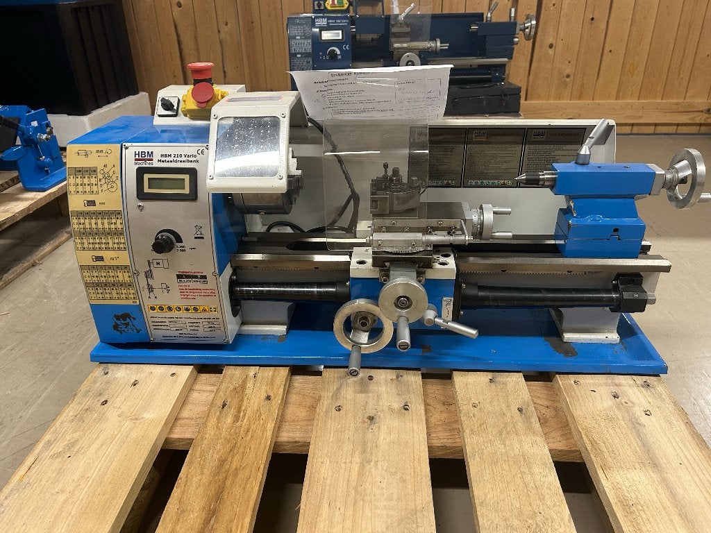 EX SHOWMODEL HBM mini metaaldraaibank 210 x 400 vario, Ophalen, Gebruikt, Elektrisch
