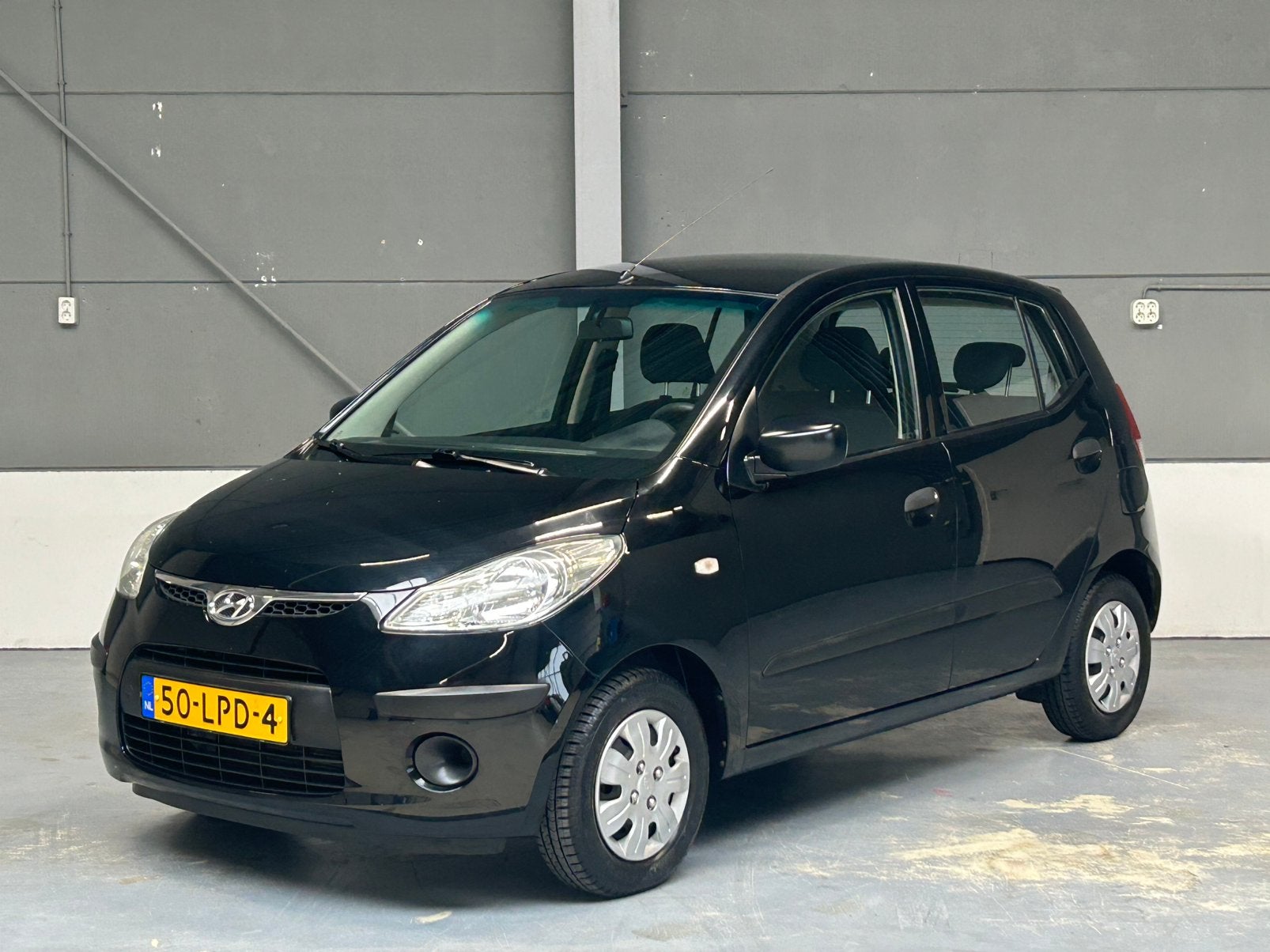 Hyundai i10 1.1 I 5DR 2010 Zwart *Airco* All season*, Stof, 31 €/maand, 400 kg, Zwart