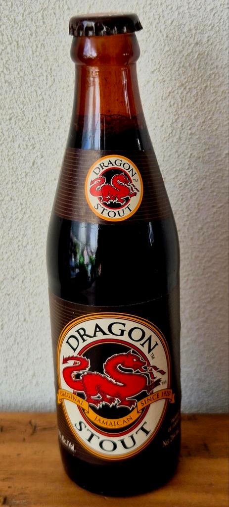 JAMAICAN Verzamelaar; oud apart vol flesje bier Dragon Stout, Ophalen of Verzenden, Zo goed als nieuw, Flesje(s), Overige merken
