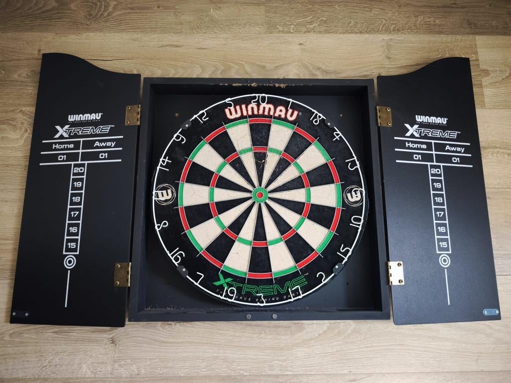 Winmau dartbord met kast, Ophalen, Gebruikt, Dartbord