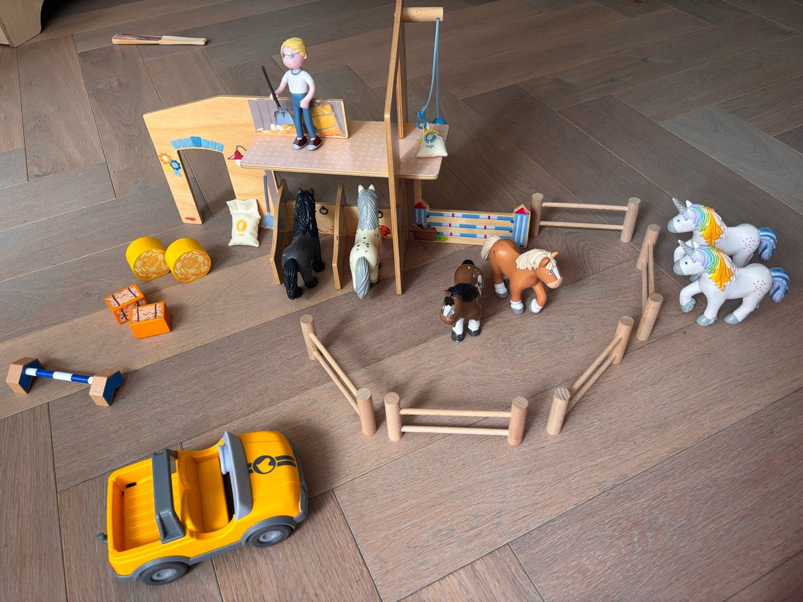 Haba Little Friends Boerderij met veel paarden en auto, Ophalen of Verzenden, Gebruikt, Jongen of Meisje