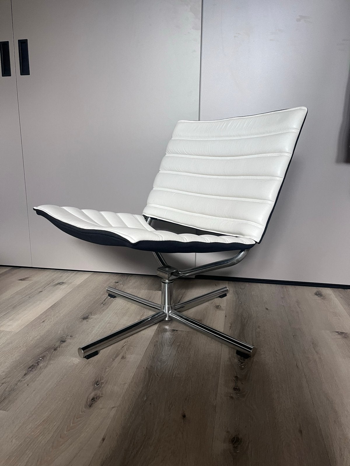 Comfortabele leren relaxstoel - Zo goed als nieuw, Wit, Leer, Ophalen of Verzenden, Zo goed als nieuw