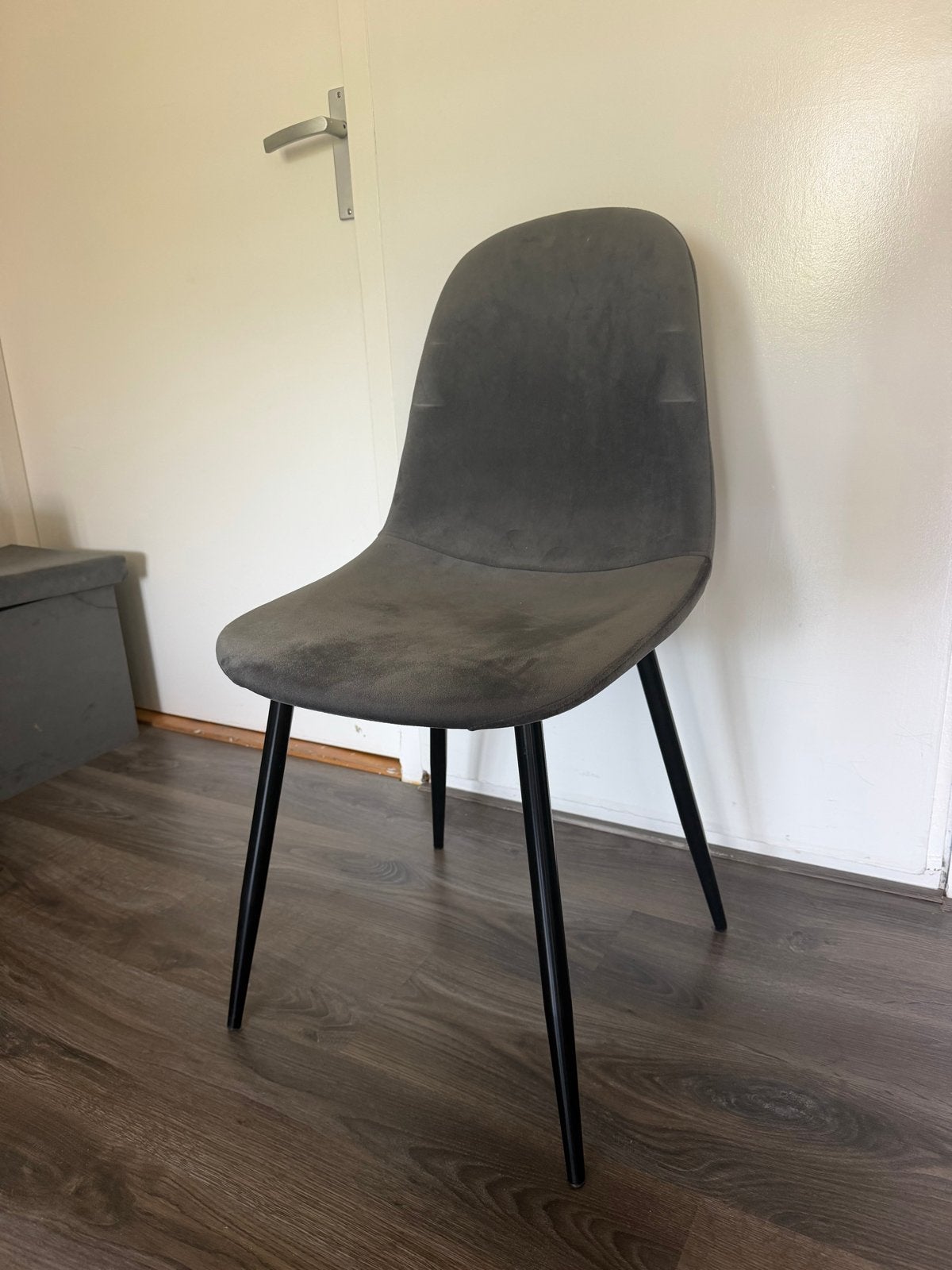 Stijlvolle grijze eetkamerstoel - Comfortabel en modern, Ophalen, Gebruikt, Eén, Stof
