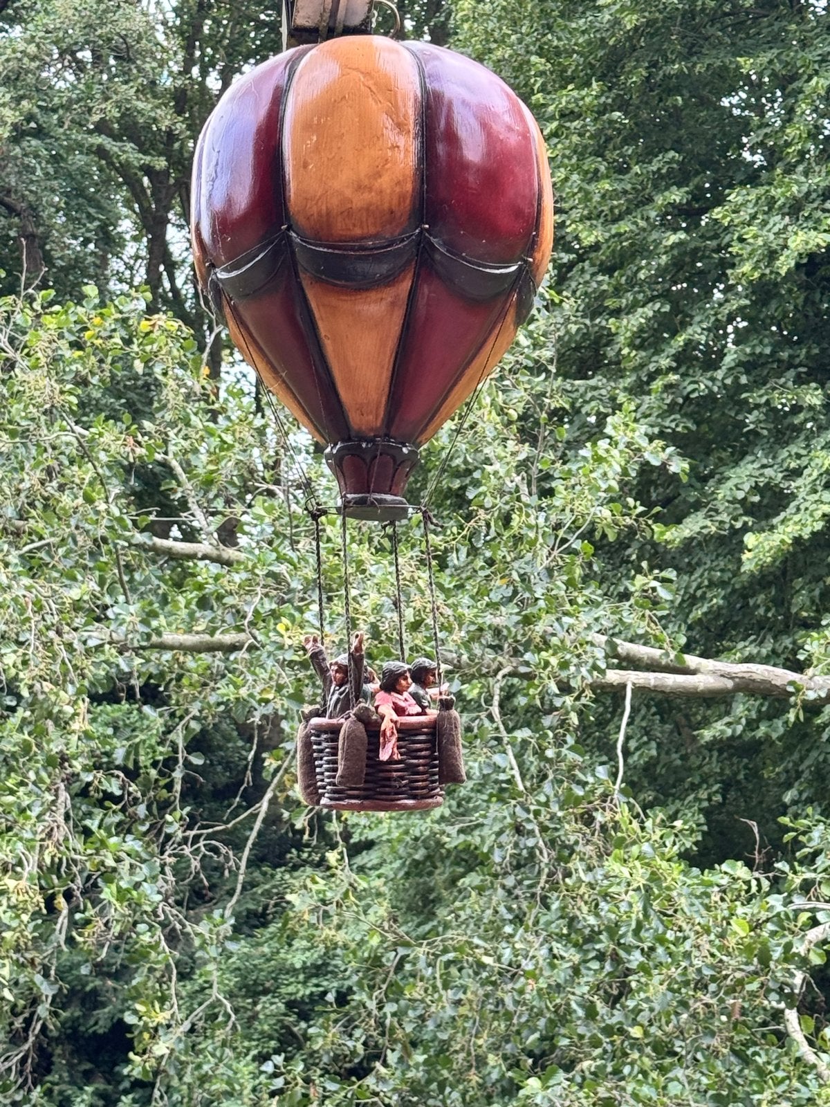 Decoratieve heteluchtballon met figuren, Ophalen