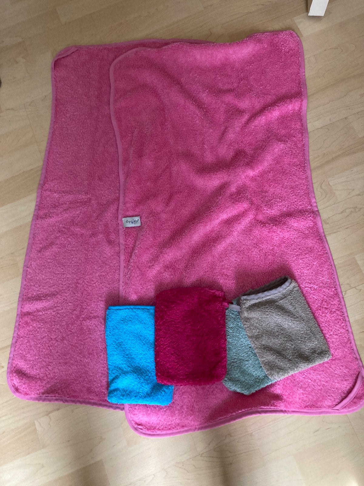2 badhanddoeken en 4 washandjes optidee., Huis en Inrichting, Ophalen, Gebruikt, Overige merken, Handdoek