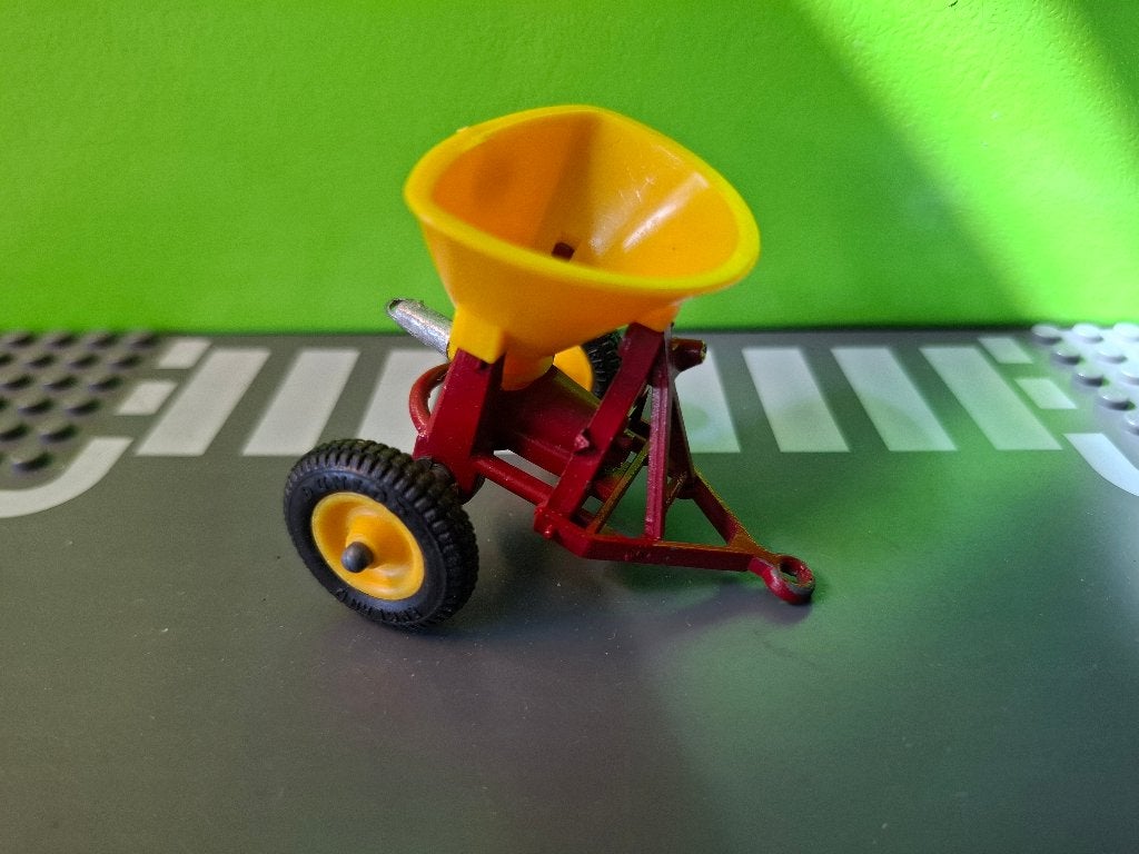 Britains - Vicon Vari-Spreader [rood] 1/32, Ophalen of Verzenden, Gebruikt, Tractor of Landbouw, Britains