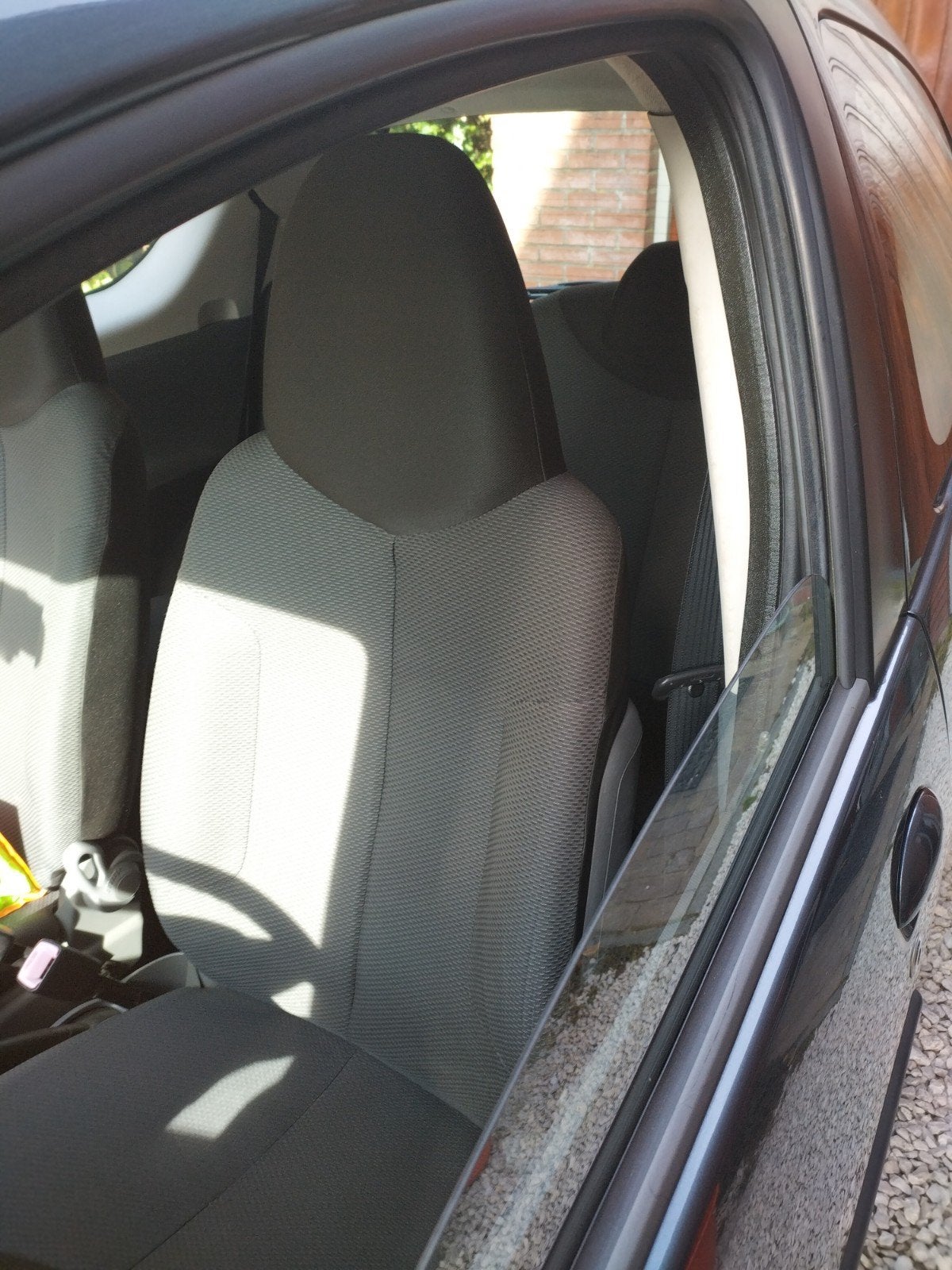 Foto 11 van Toyota Aygo 1.0 12V Vvt-i 3DRS MMT 2008 Grijs
