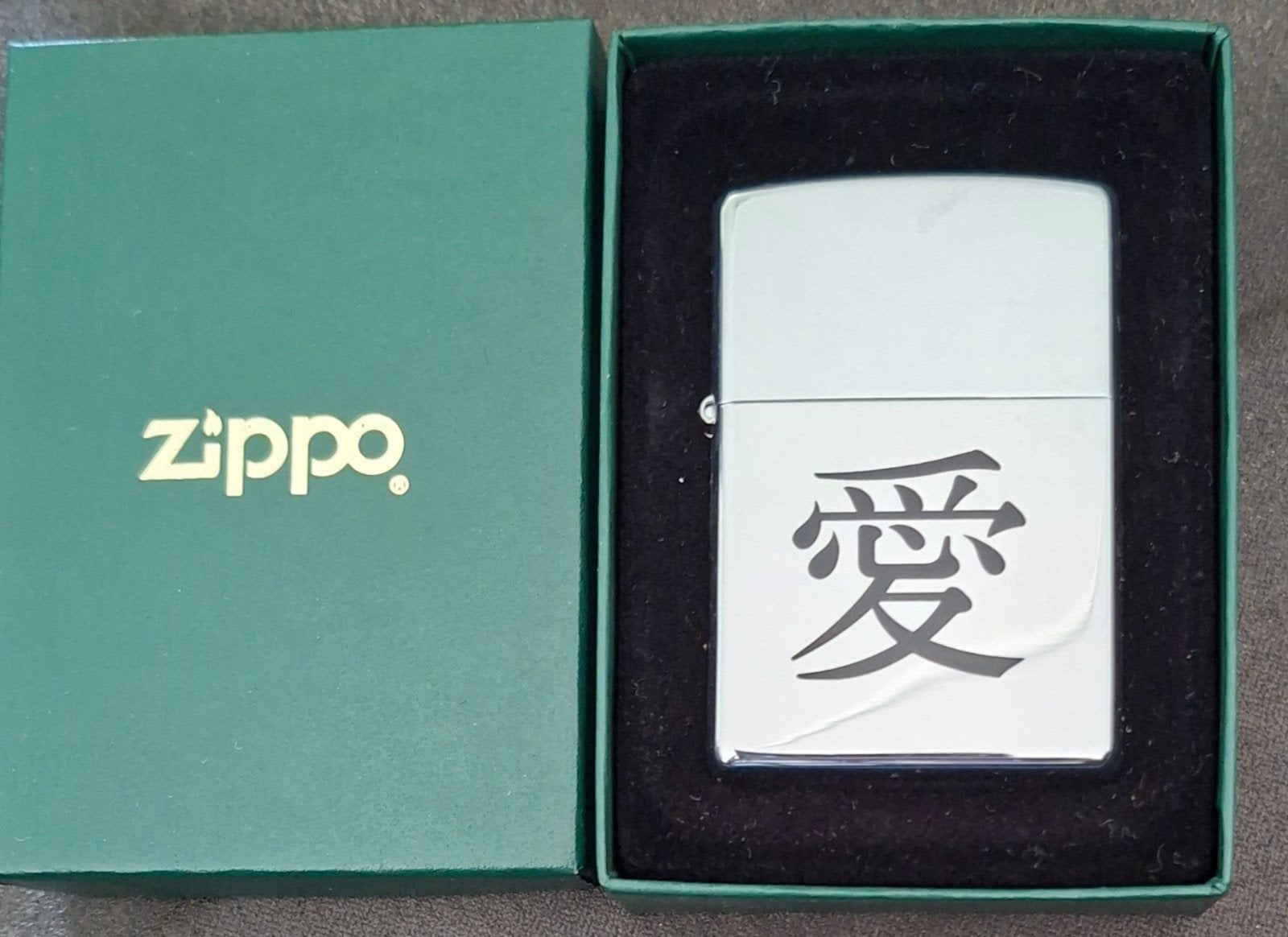 Zippo aansteker met Japans teken liefde - Nieuw in doos, Ophalen of Verzenden, Nieuw, Aansteker