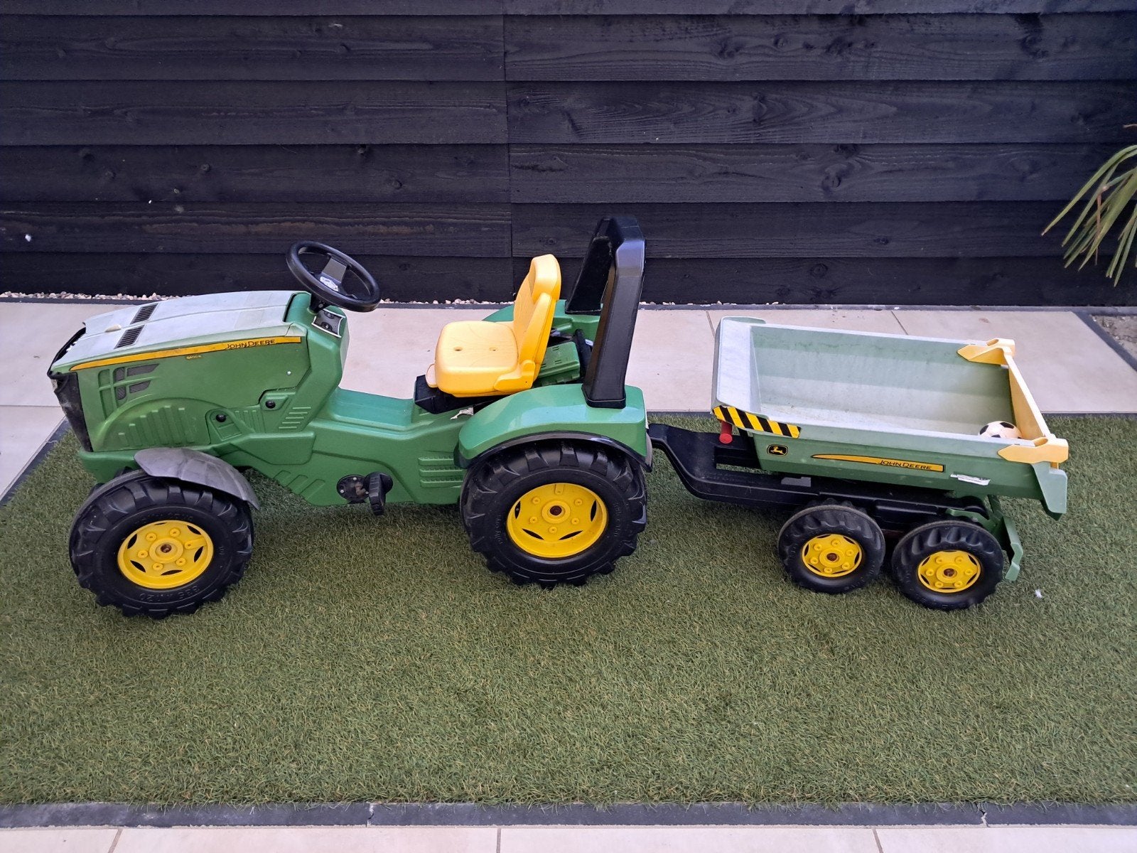 John Deere traptractor met aanhanger, Kinderen en Baby's, Speelgoed | Buiten | Voertuigen en Loopfietsen, Ophalen, Gebruikt, Trapvoertuig