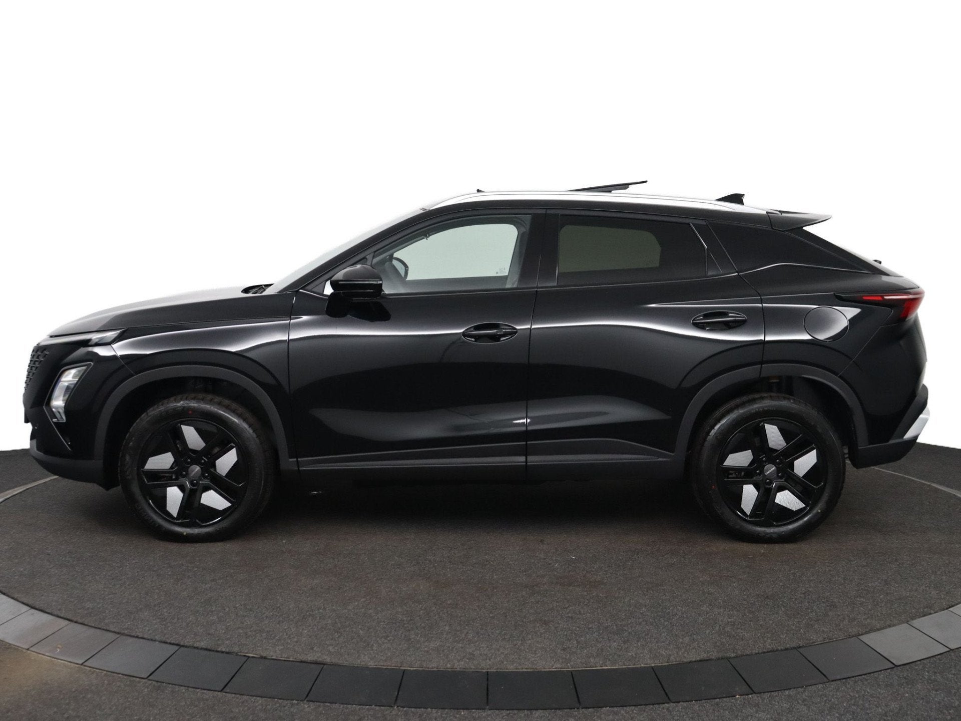 Omoda 5 SHS-H 1.6 T-GDi Premium - Registratie voordeel! - Ka, Auto's, Overige brandstoffen, Zwart, SUV of Terreinwagen, 750 kg