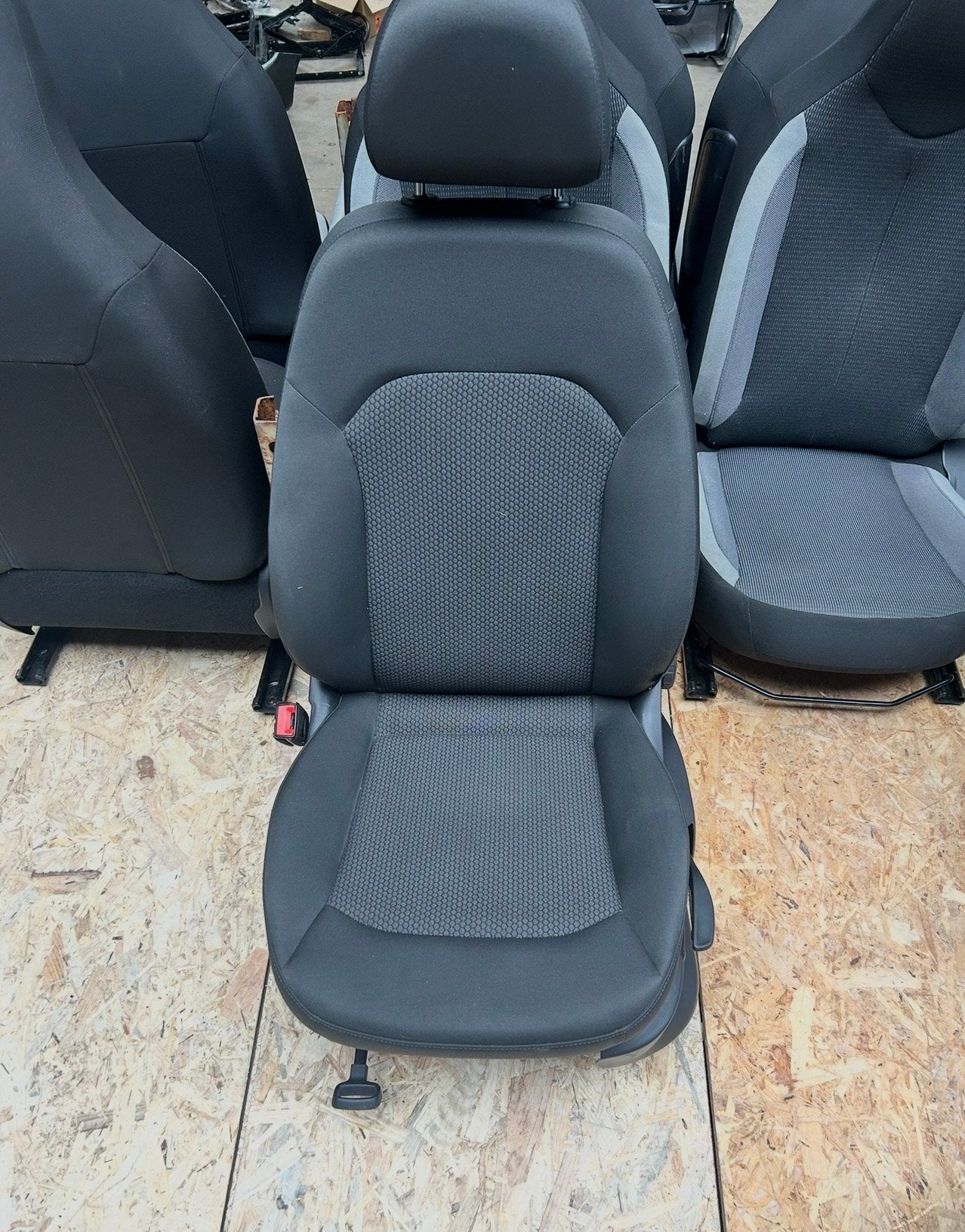 Audi a1 8X1 2013-2017 stoel Links Origineel bestuurders stoe, Gebruikt, AUDI AG, Auto-Union-Strasse 1
85045  Ingolstadt, DE, Kundenbetreuung@audi.de