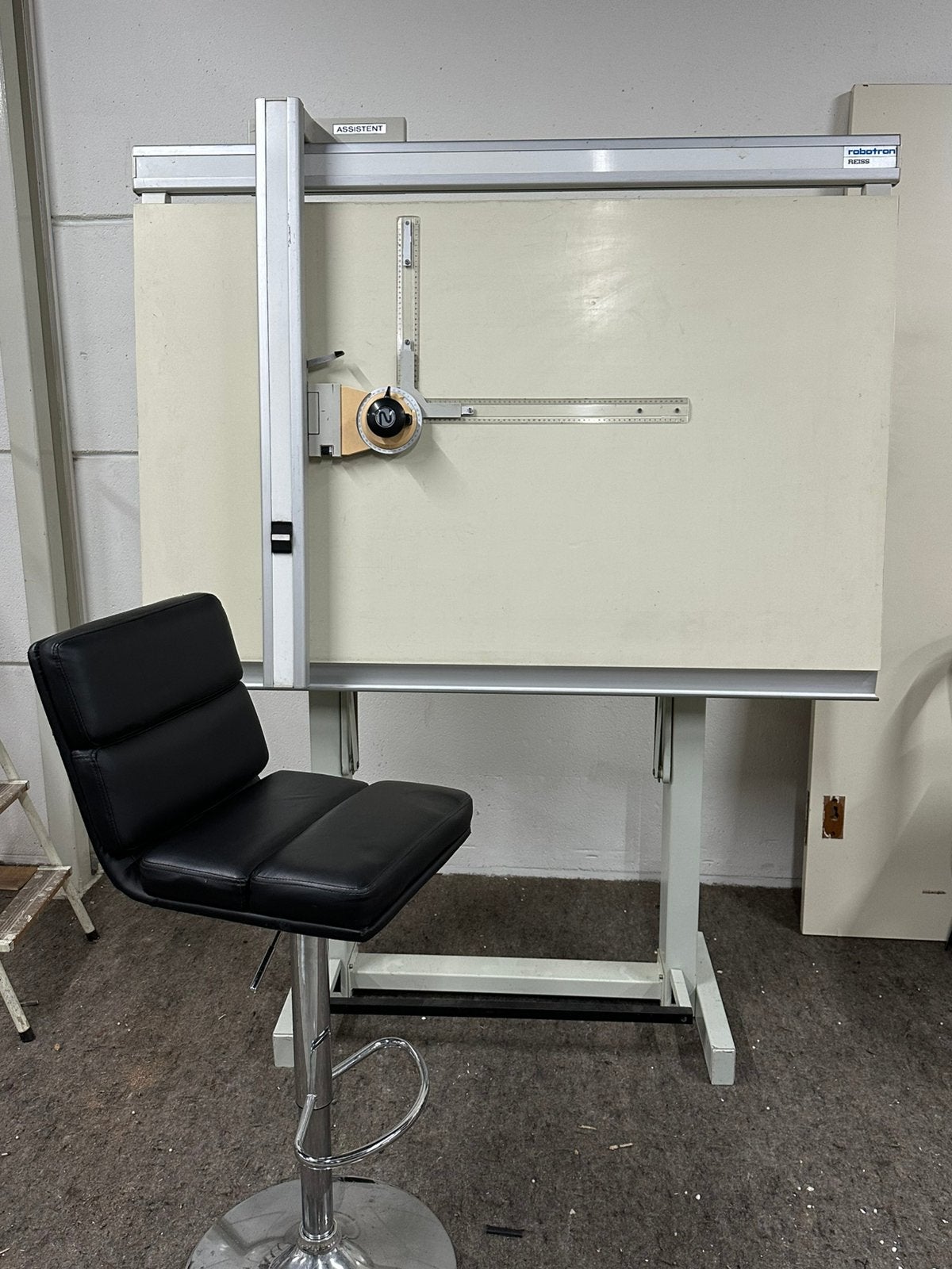 Professionele tekentafel met stoel, Ophalen, Gebruikt, 130 tot 150 cm