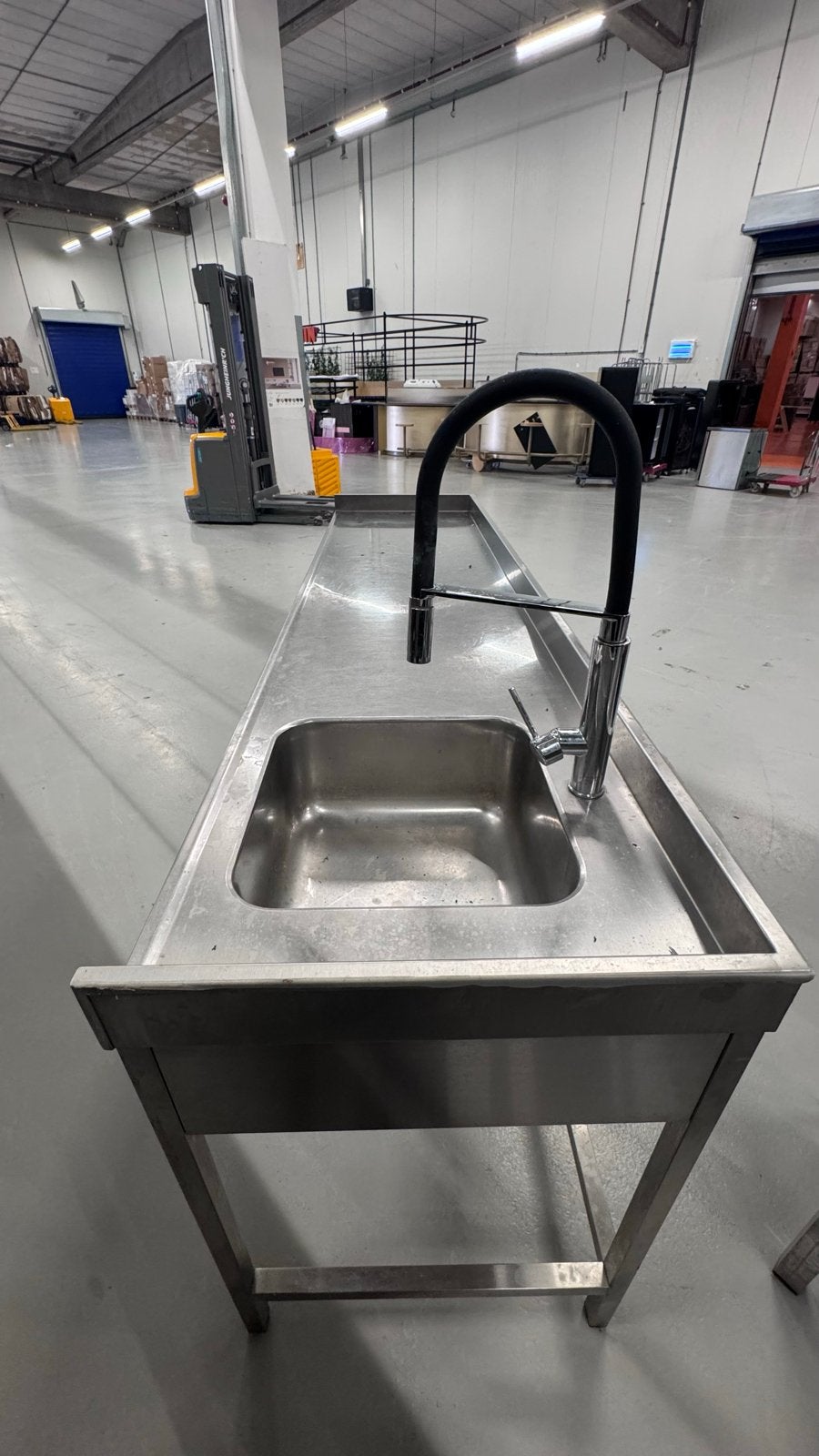 RVS Werkbank met Spoelbak en Kraan - 220x70x60 cm, Ophalen, Gebruikt