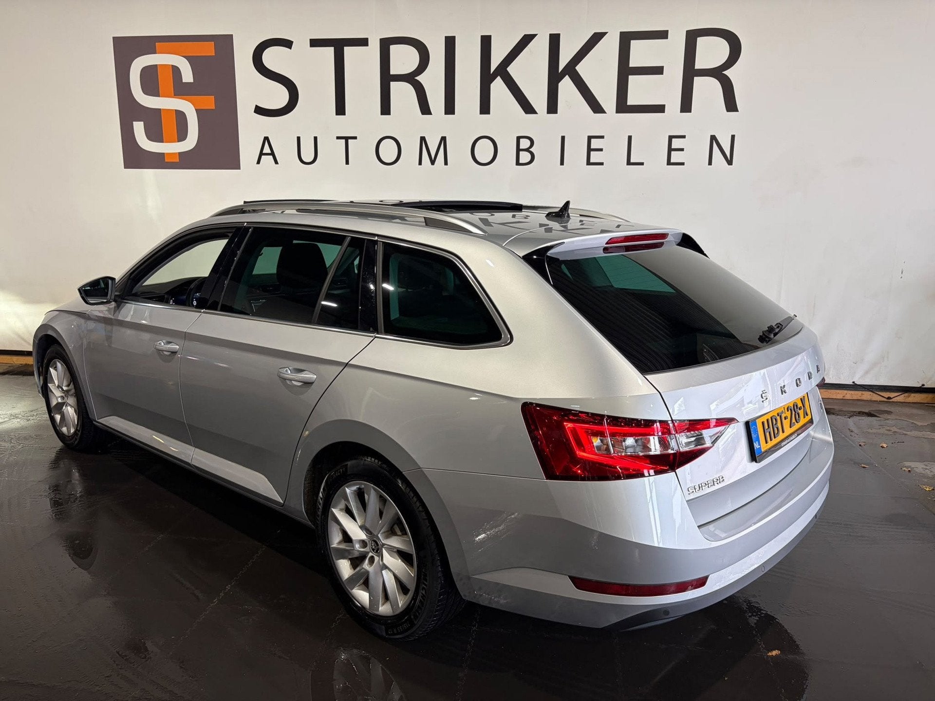 Skoda Superb Combi 1.4 TSI iV Business Edition Plus, Auto's, Dealer onderhouden, Gebruikt, Alcantara, Plug-in hybride