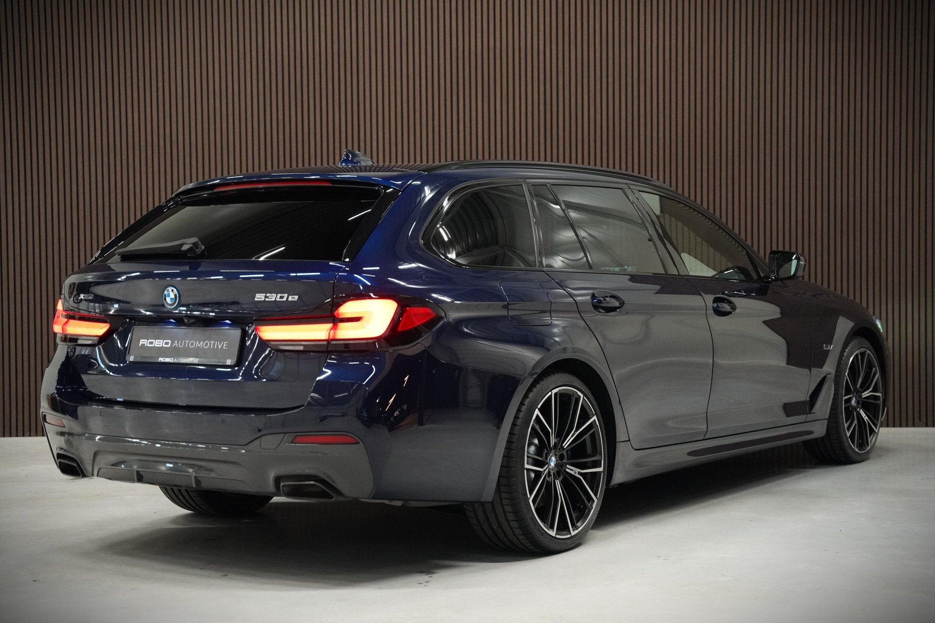 BMW 5 Serie Touring 530e xDrive Business Edition Plus M Spor, Auto's, 1998 cc, 1935 kg, Gebruikt, Euro 6