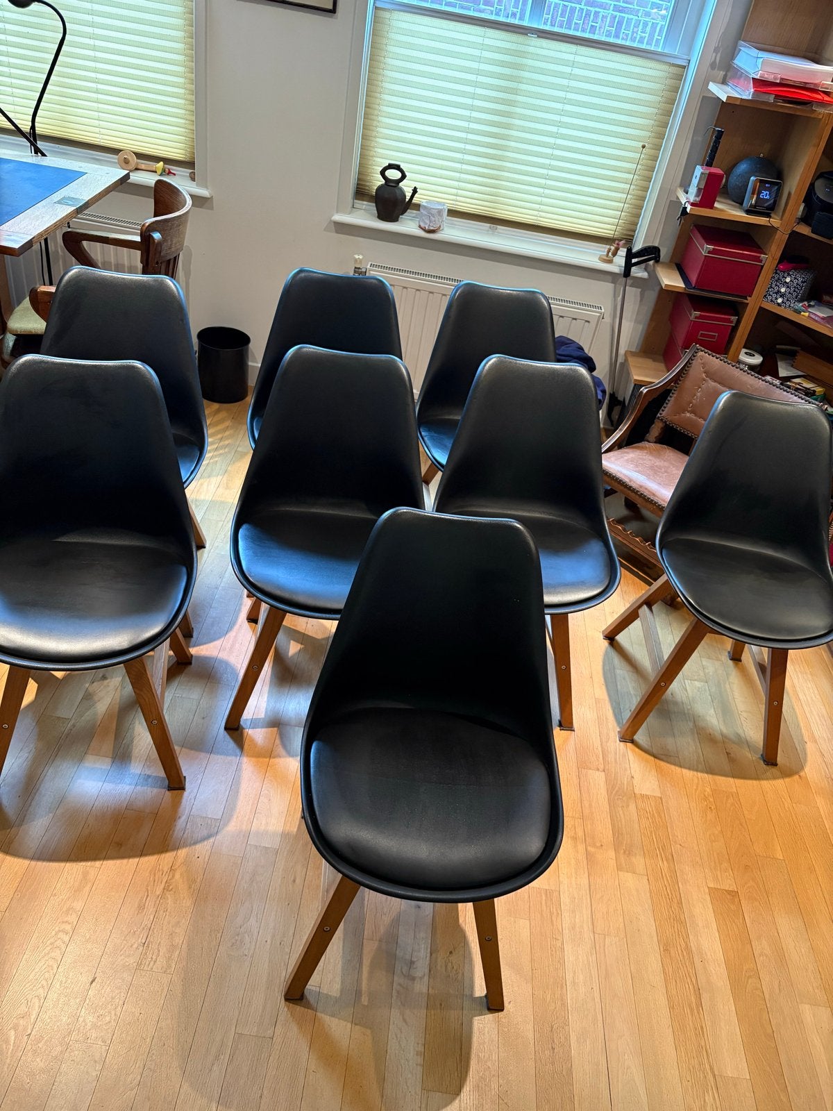 8 zgan zwarte eetkamerstoelen met eiken onders, Ophalen, Zwart, Zo goed als nieuw, Vijf, Zes of meer stoelen