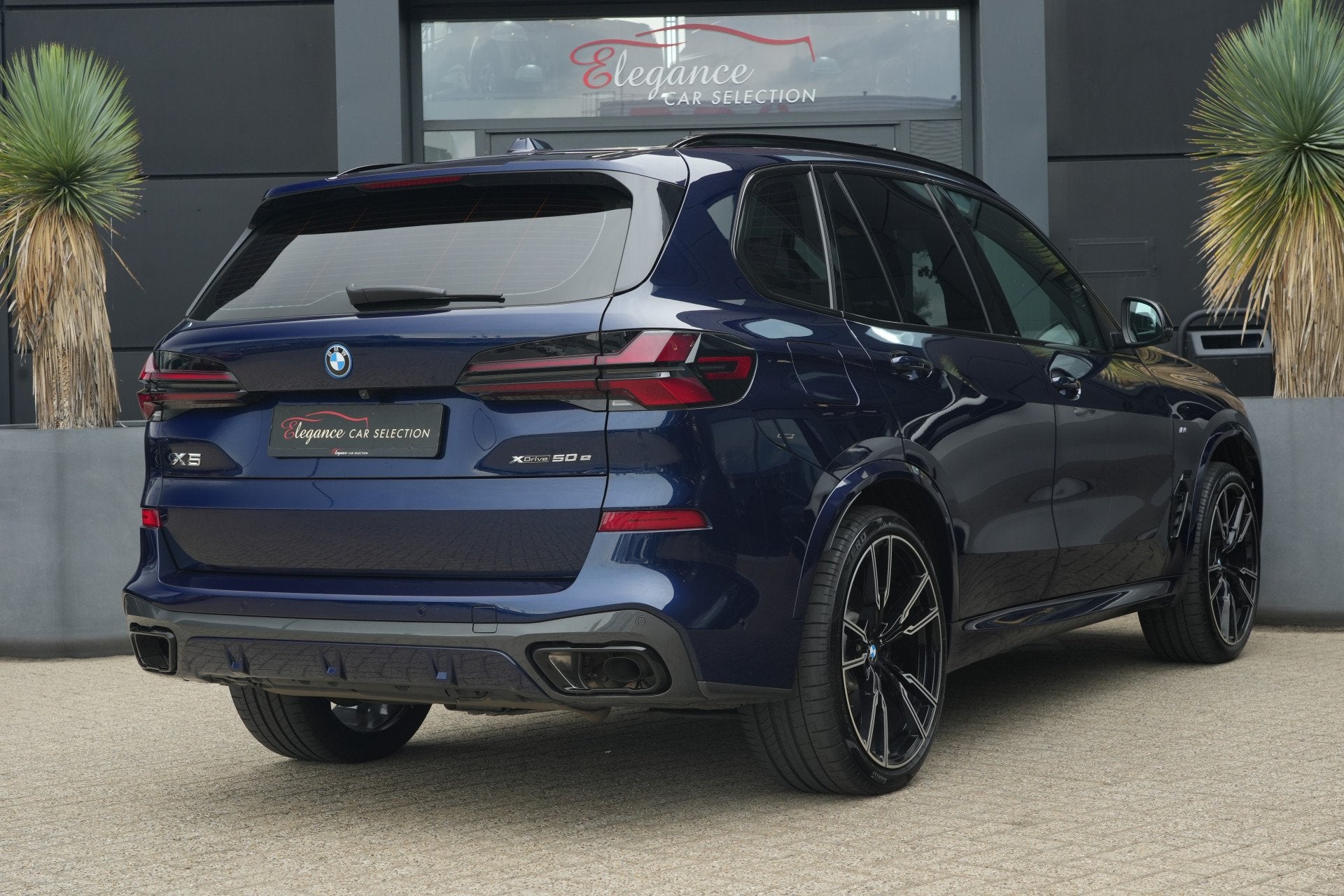 BMW X5 xDrive50e M Sport | 489 PK | Pano | HUD | 360° | Luc, Auto's, Gebruikt, 2395 kg, Blauw, Bedrijf