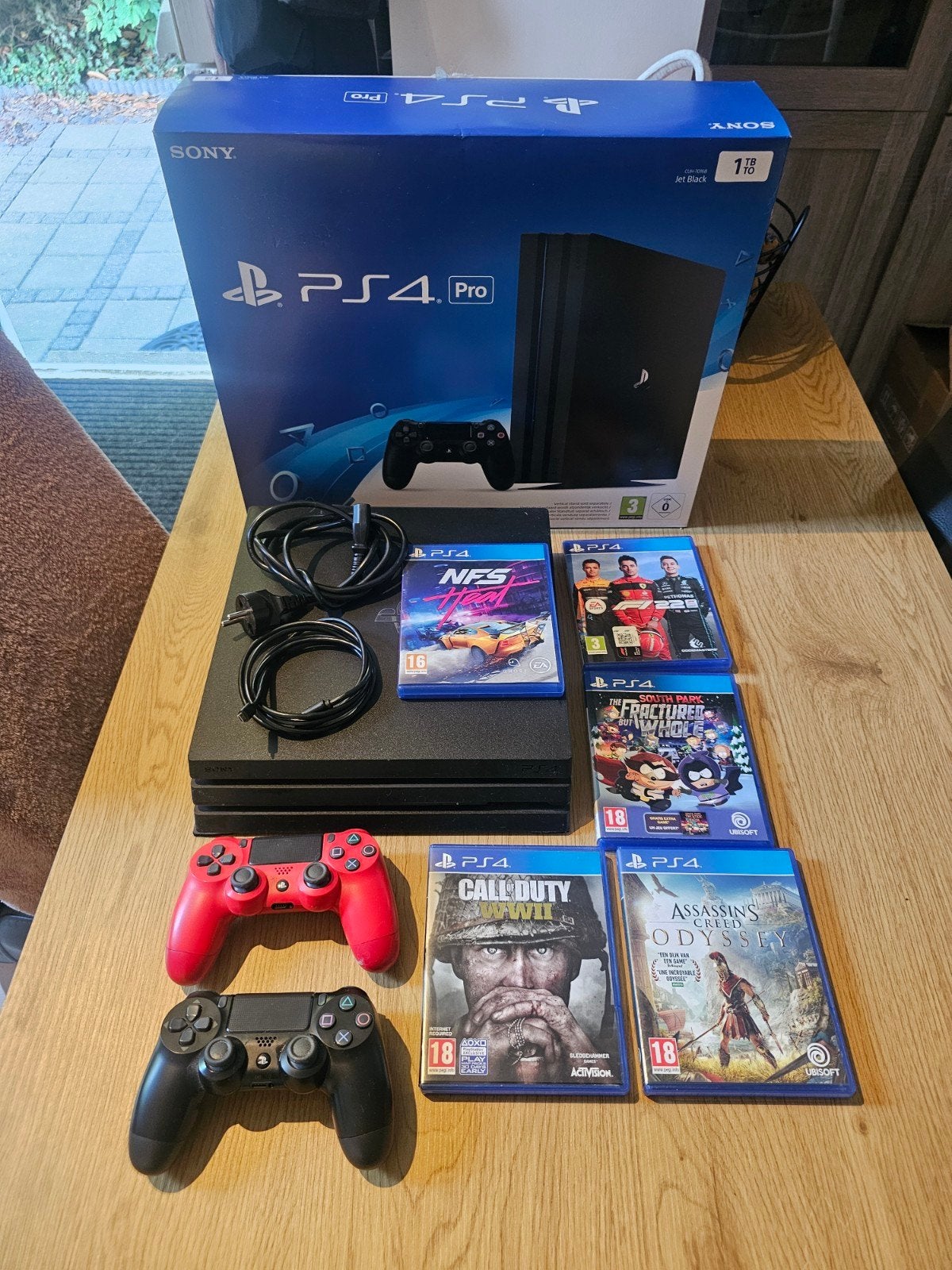PS4 Pro 1TB + 2 controllers + 5 games + originele doos, Met 2 controllers, Ophalen of Verzenden, 1 TB, Pro