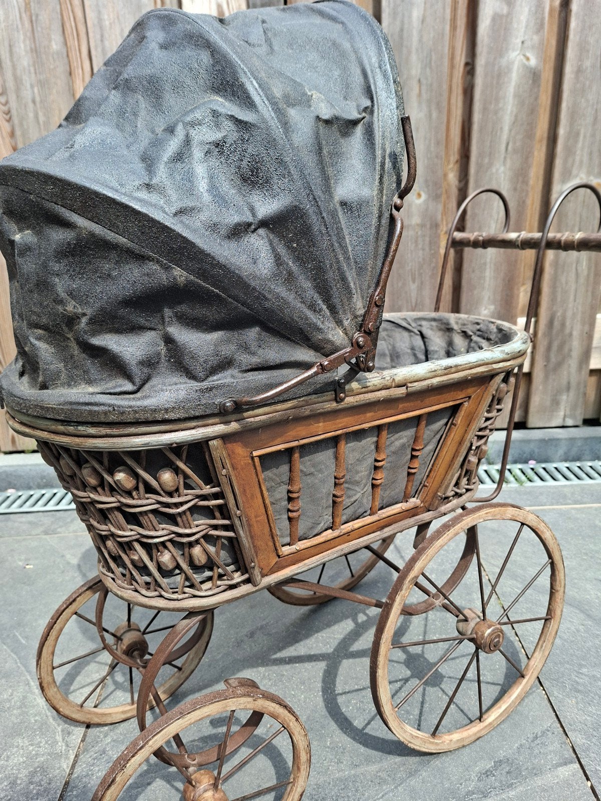 Oude poppenwagen, Ophalen