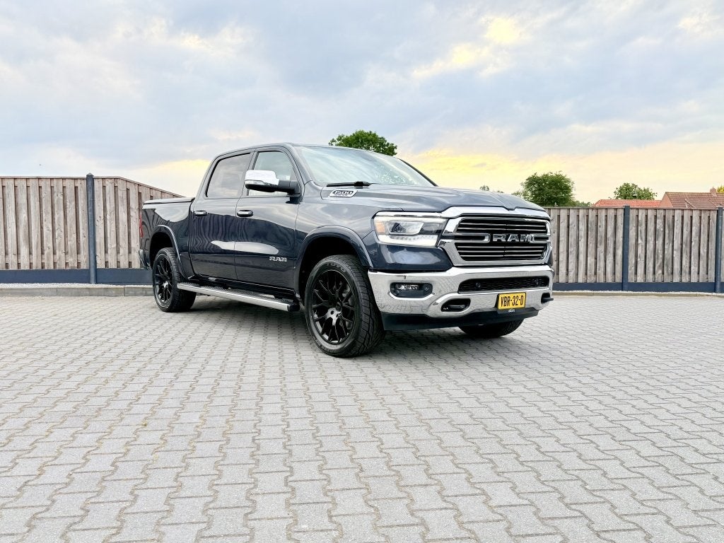 Dodge Ram 1500 5.7 HEMI V8 4x4 CC LARAMIE 22" (bj 2019), Auto's, Dodge, Automaat, Gebruikt, 5654 cc, 2461 kg