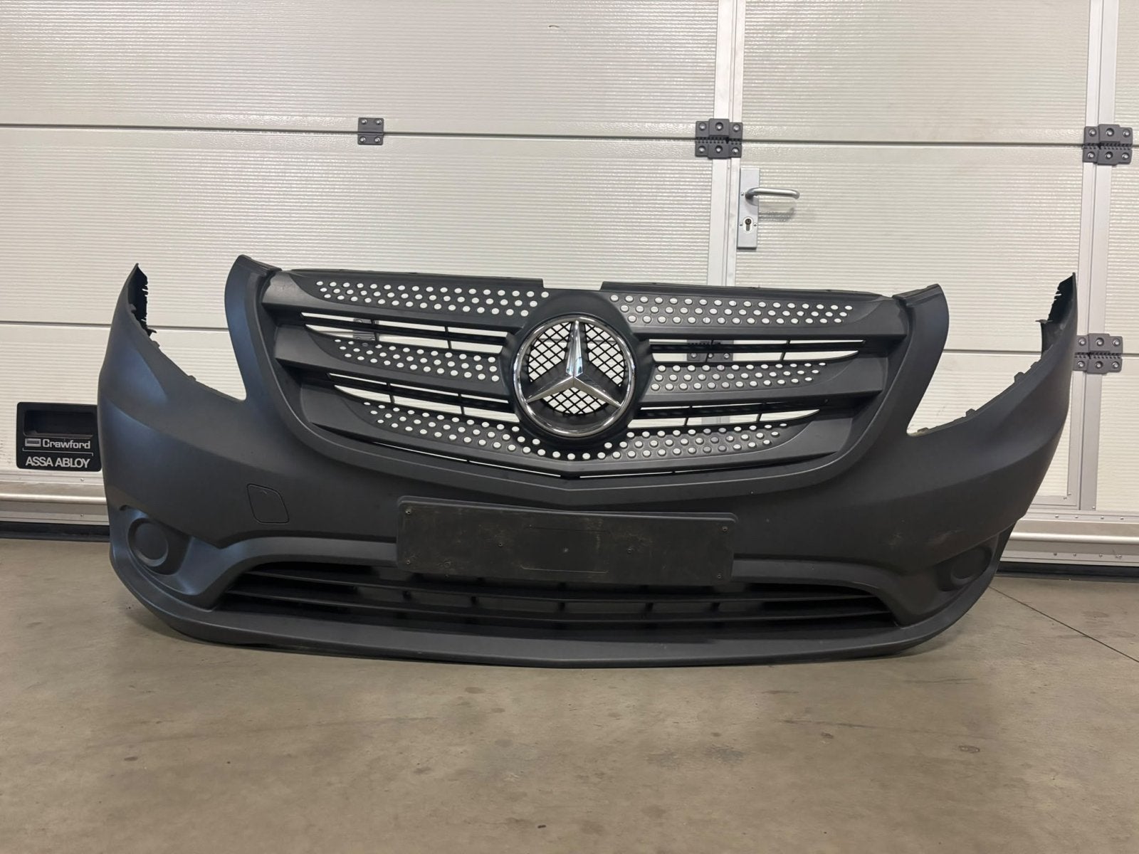 Mercedes-Benz Vito W447 Voorbumper met Grille, Gebruikt, Voor, Mercedes-Benz, Ophalen of Verzenden