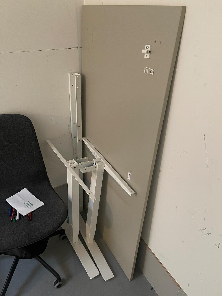 Bureau IKEA TROTTEN 160 x 80, Ophalen, Zit-sta bureau, 160 cm, In hoogte verstelbaar