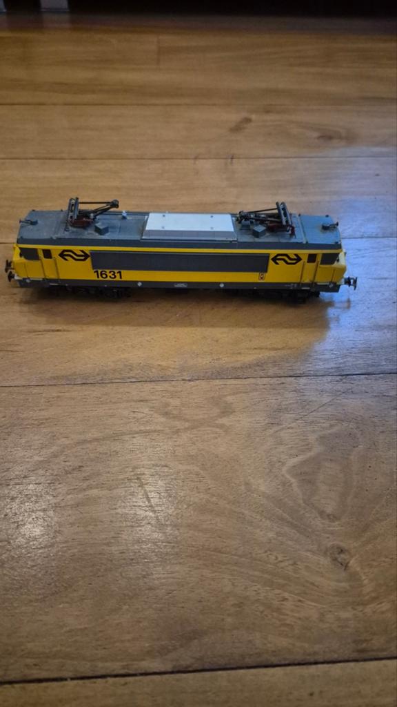 NS locomotief 1631 - Geel/Grijs - Voorburg, Hobby en Vrije tijd, Modeltreinen | H0, Overige merken, Gebruikt, Locomotief, Gelijkstroom of Wisselstroom