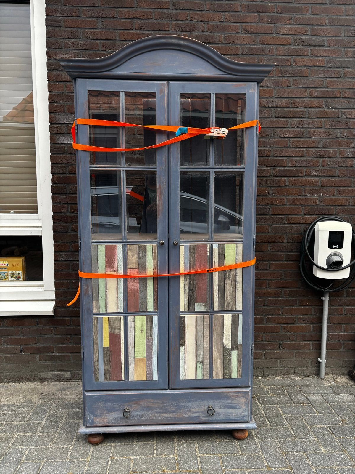Unieke vintage vitrinekast met houten panelen, Ophalen
