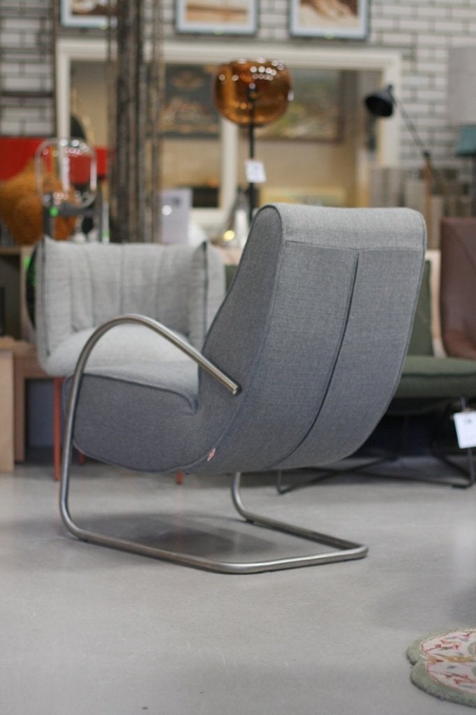 Luxe grijze fauteuil Howard Jess metaal stof sledeframe, Huis en Inrichting, Ophalen, 75 tot 100 cm, Zo goed als nieuw, Metaal