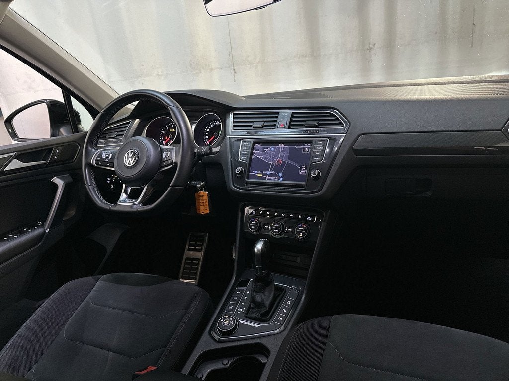 Volkswagen Tiguan 2.0 TSI 180pk 4Motion Highline Stoelverwar, Auto's, Automaat, Gebruikt, 4 cilinders, Alcantara