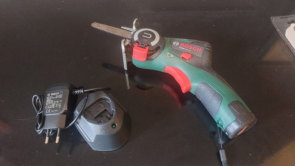 Bosch EasyCut 12 Accu micro-kettingzaag, Ophalen, Zo goed als nieuw, Groter dan 1:32