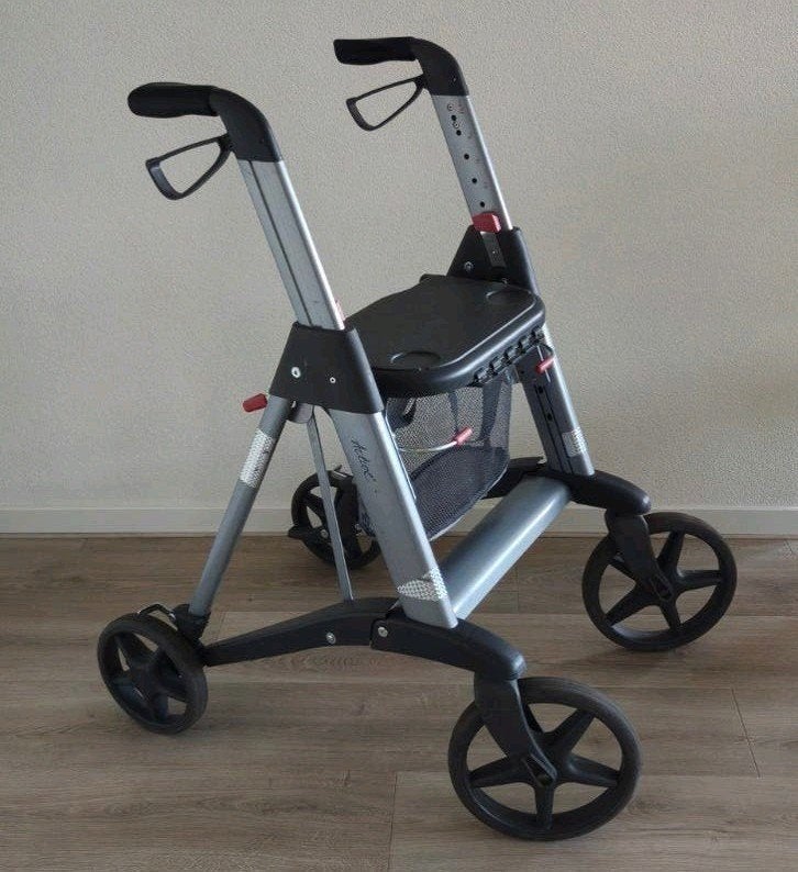 ANWB Active rollator (Twee stuks), Diversen, Rollators, Ophalen, Opvouwbaar, Zo goed als nieuw