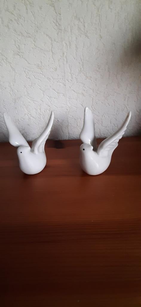 TWEE KLEINE WITTE DUIFJES, Antiek en Kunst, Ophalen of Verzenden