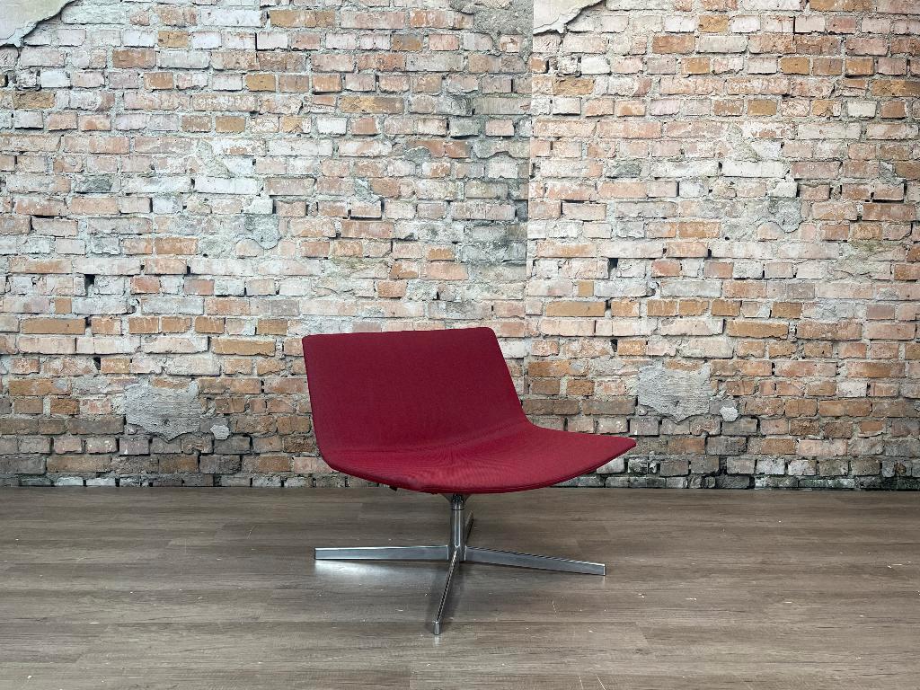 Arper Catifa 60 Lounge Chair rood bij TheReSales