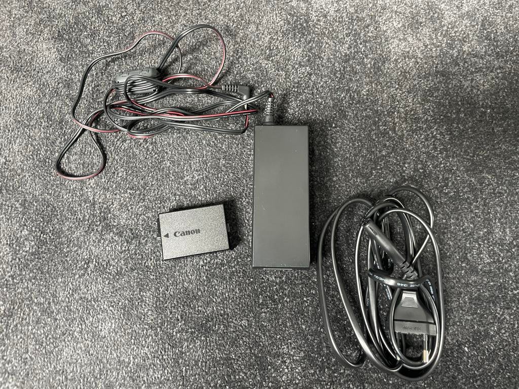 DC Coupler DR-E8 Voeding voor Canon EOS 550D/700D, Ophalen of Verzenden, Zo goed als nieuw