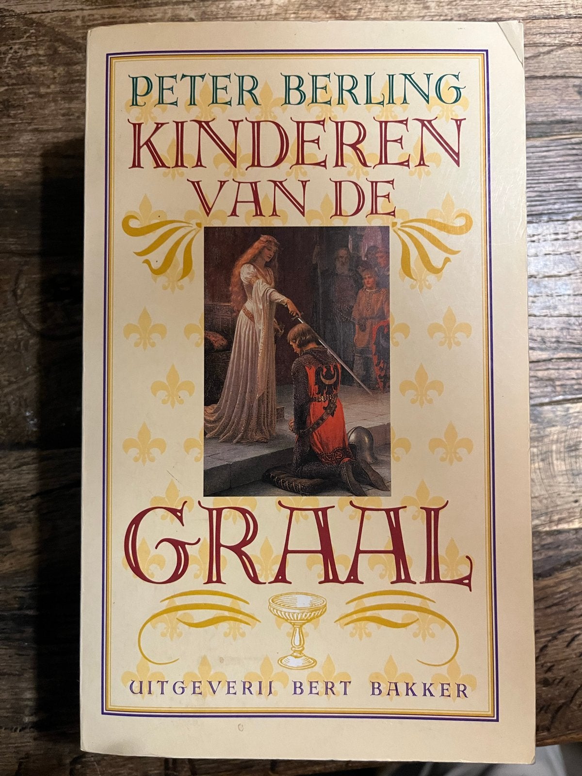 Kinderen van de Graal - Peter Berling (Uitgeverij Bert Bakke, Boeken, Romans, Gelezen, Europa overig, Verzenden