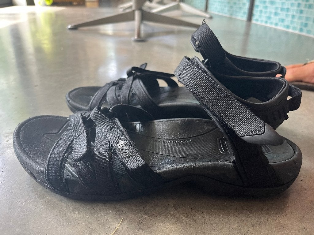 Teva Tirra maat 41, Zwart, Zo goed als nieuw, Teva, Sandalen of Muiltjes