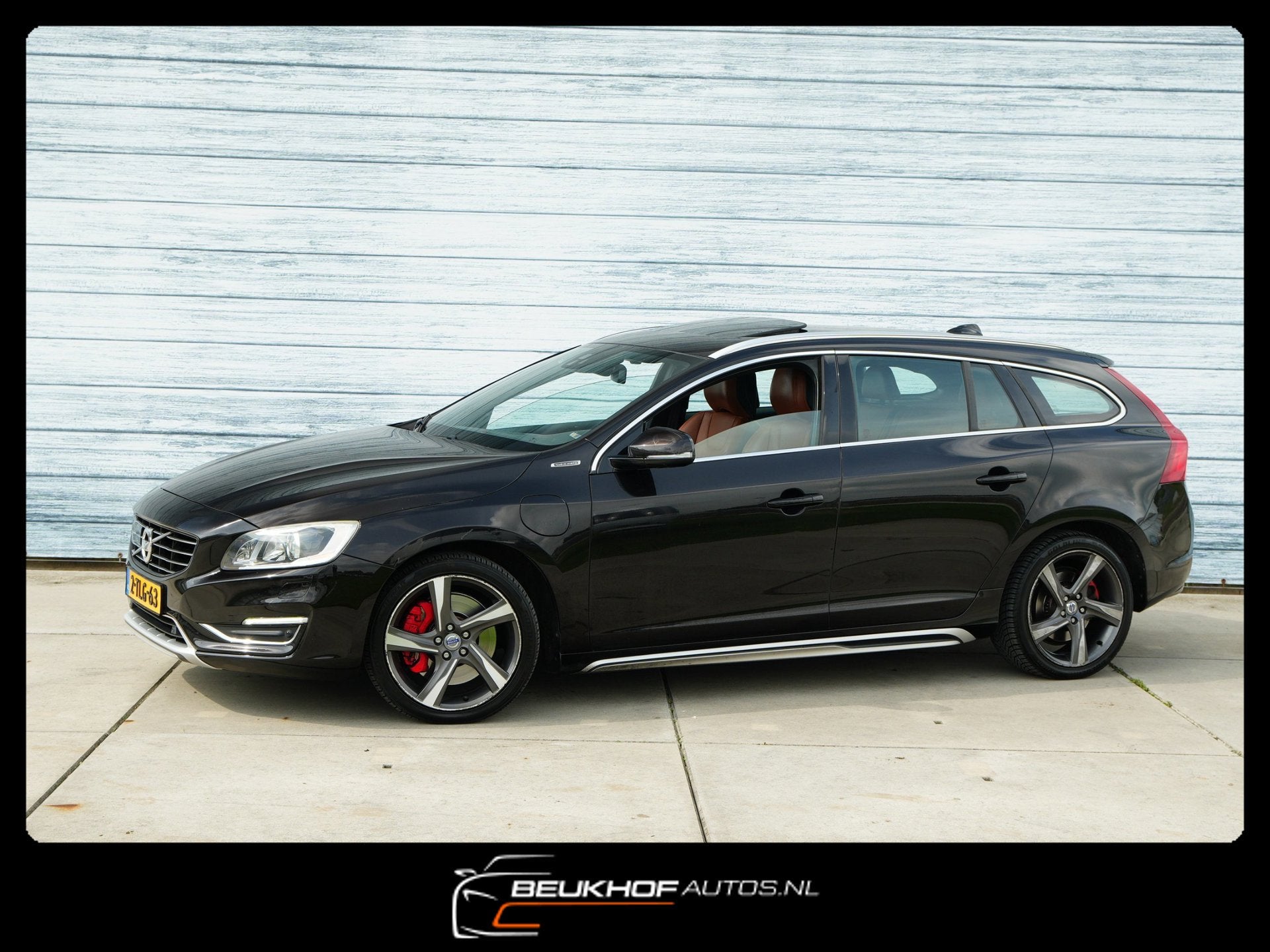 Volvo V60 2.4 D6 AWD Plug-In Hybrid Trekhaak Dak Camera, Auto's, Volvo, Automaat, Zwart, Vierwielaandrijving, 11 kWh
