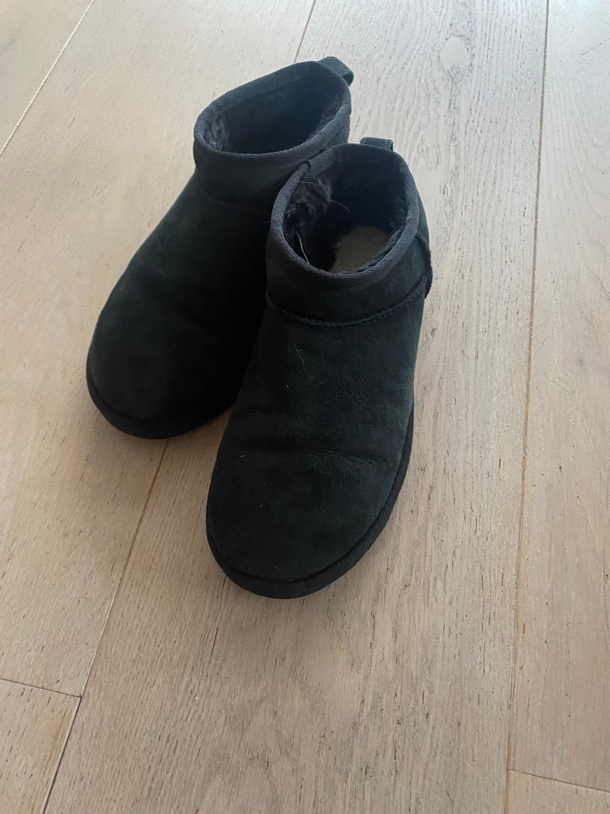 Ugg 38, Kleding | Dames, Zwart, Lage of Enkellaarzen, Ophalen of Verzenden, Zo goed als nieuw